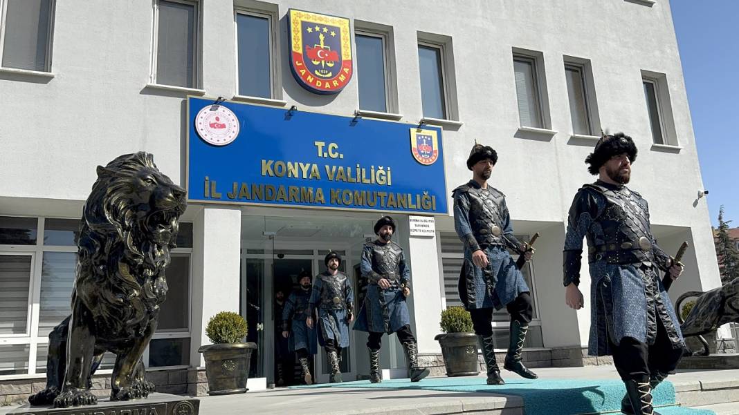 Konya 6 yıldır 8 sultan için nöbette! Kıyafet ve teçhizatları bile özel 9